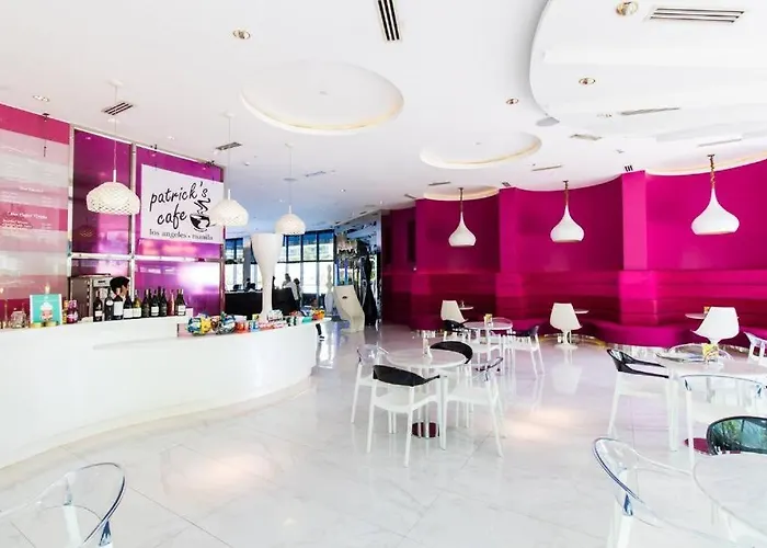 Greggy 2bhk At Azure Urban Residences Paranaque 公寓